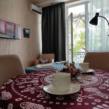 Tranquil Apartment In Vake Tbilisi Bagian luar foto