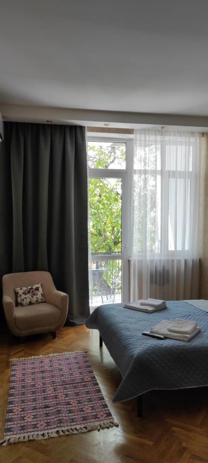 Tranquil Apartment In Vake Tbilisi Bagian luar foto
