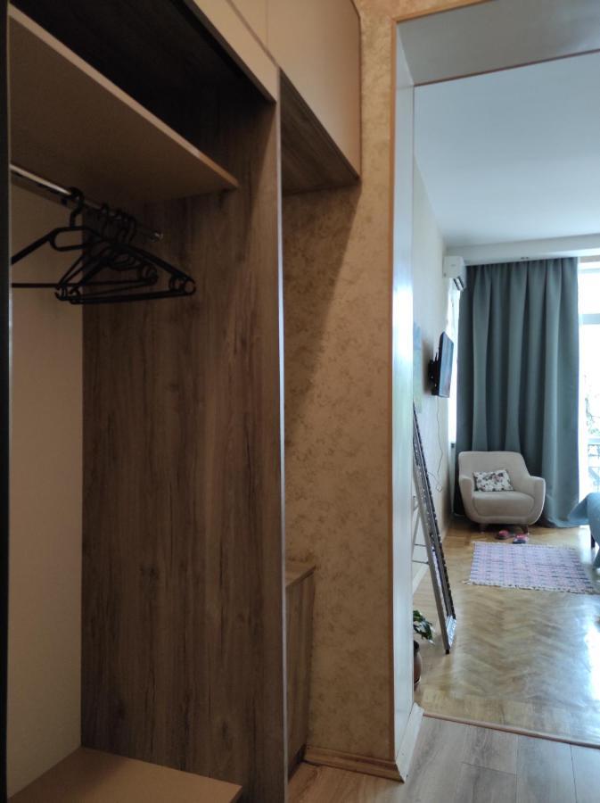 Tranquil Apartment In Vake Tbilisi Bagian luar foto