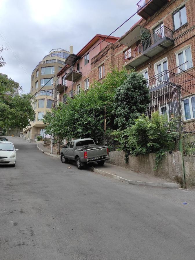 Tranquil Apartment In Vake Tbilisi Bagian luar foto