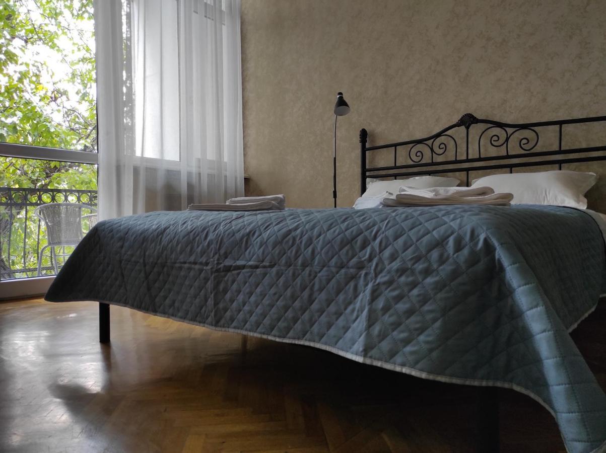Tranquil Apartment In Vake Tbilisi Bagian luar foto