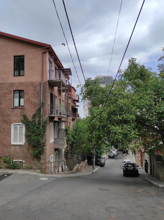 Tranquil Apartment In Vake Tbilisi Bagian luar foto