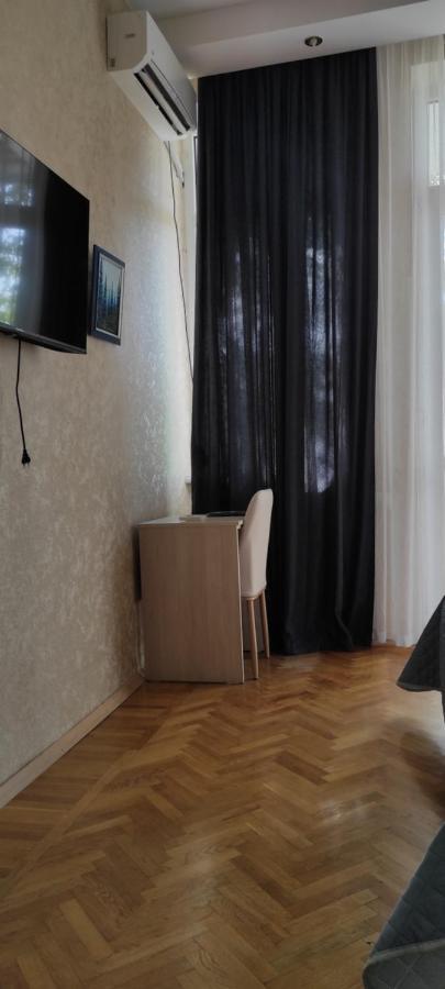 Tranquil Apartment In Vake Tbilisi Bagian luar foto